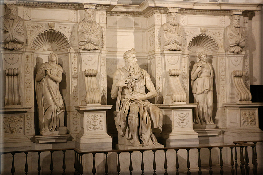 foto Basilica di San Pietro in Vincoli